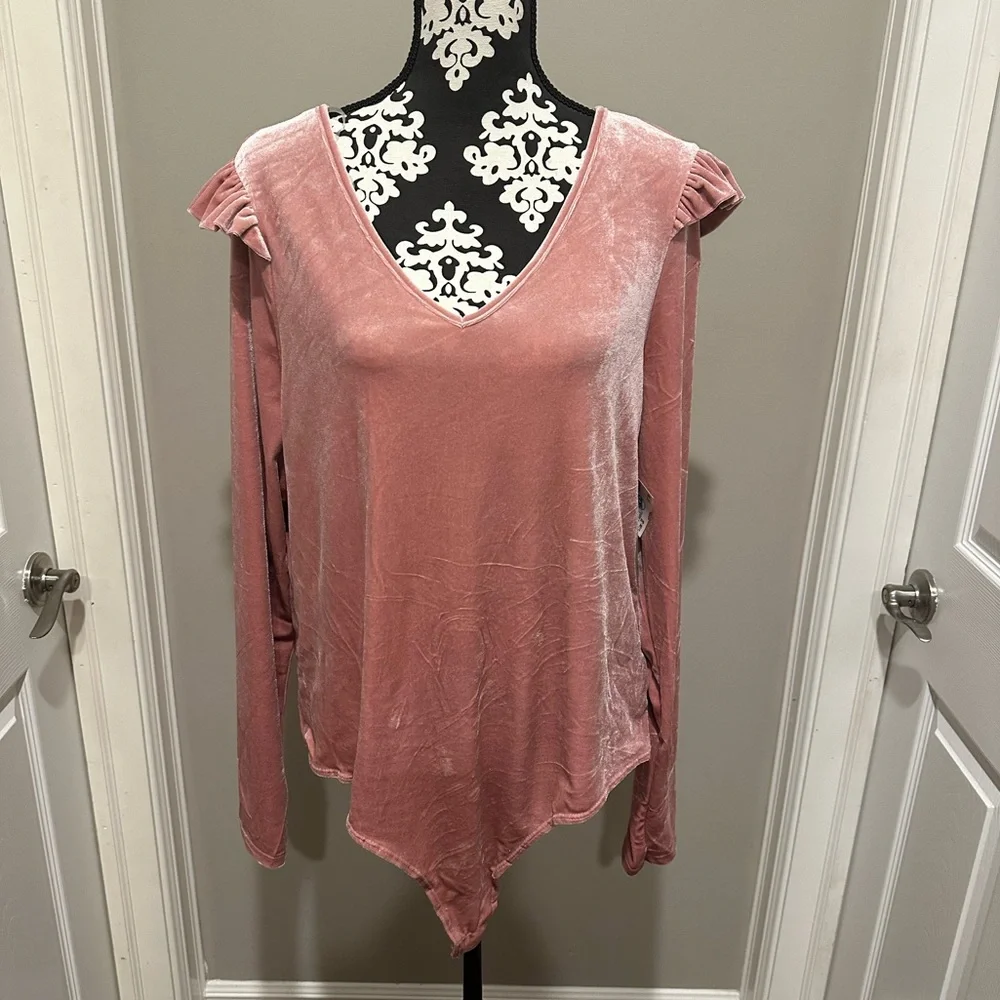 ❌SOLD❌Celebrity Pink Velvet Bodysuit - Picture 2 of 6